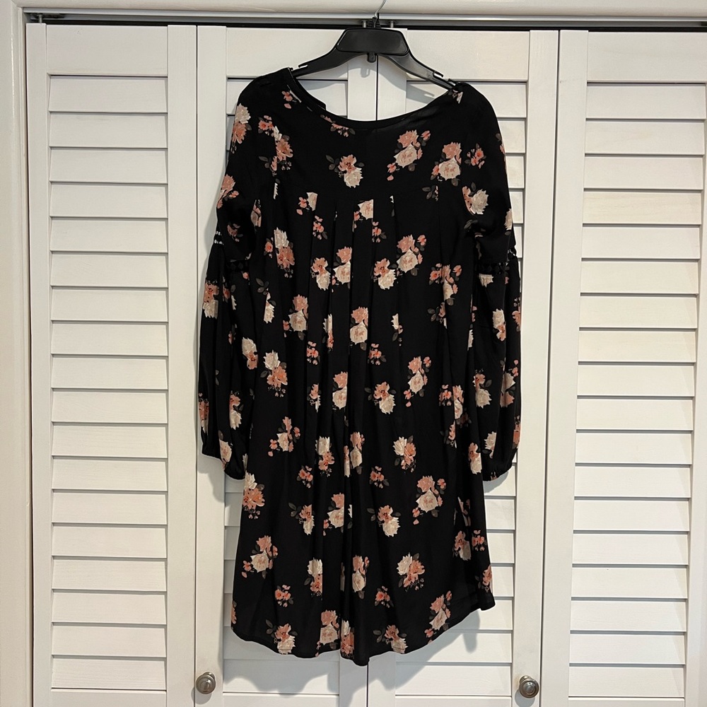 Cute flowy dressy long sleeve baby doll dress